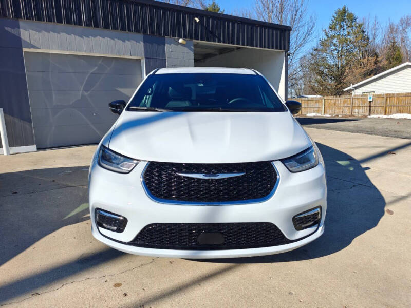 2025 Chrysler Pacifica Select