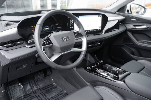 2025 Audi Q6 e-tron quattro Premium Plus