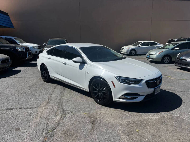 2018 Buick Regal Sportback Essence