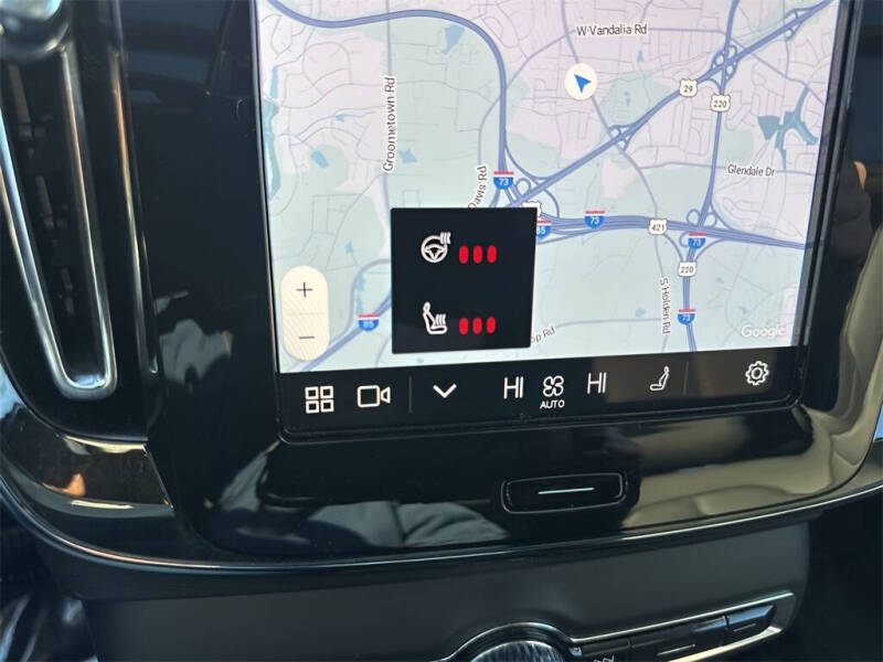 2025 Volvo XC40 B5 Core Bright Theme