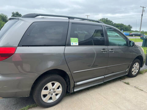 2005 Toyota Sienna for sale at Loyola Automotive Group Inc in Valparaiso IN