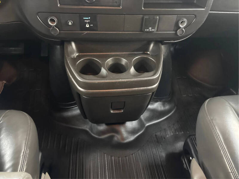 2022 GMC Savana 2500