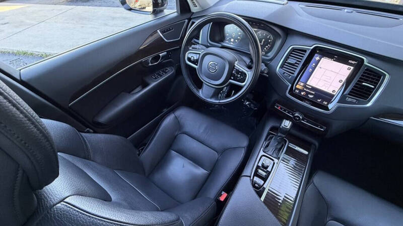 2019 Volvo XC90 T6 Momentum