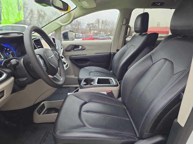 2024 Chrysler Pacifica Touring L