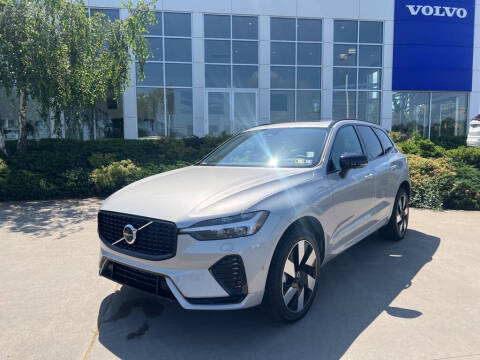 2025 Volvo XC60 T8 Plus Dark Theme