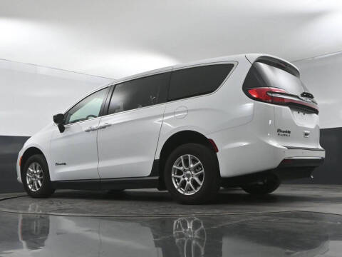 2024 Chrysler Pacifica Touring