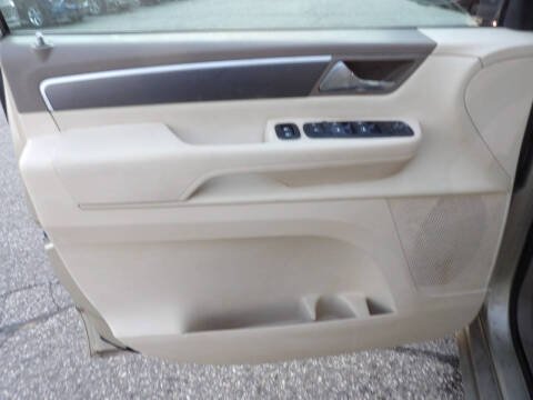 2010 Volkswagen Routan SE