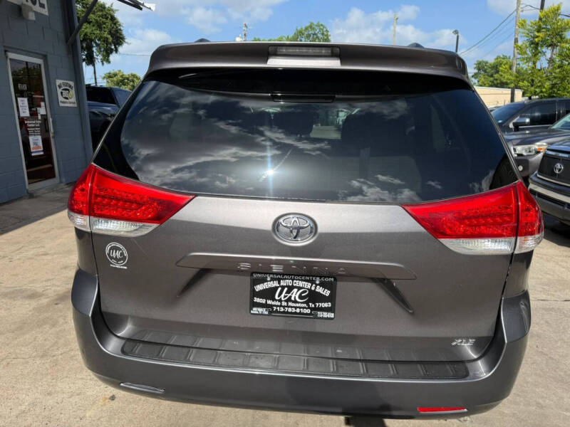 2011 Toyota Sienna