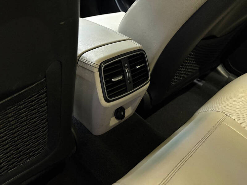 2021 Genesis G70 2.0T