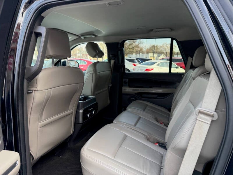 2019 Ford Expedition XLT photo 8