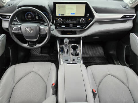 2023 Toyota Highlander Hybrid Platinum