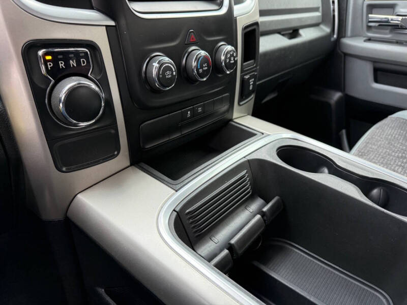 2017 RAM 1500 SLT