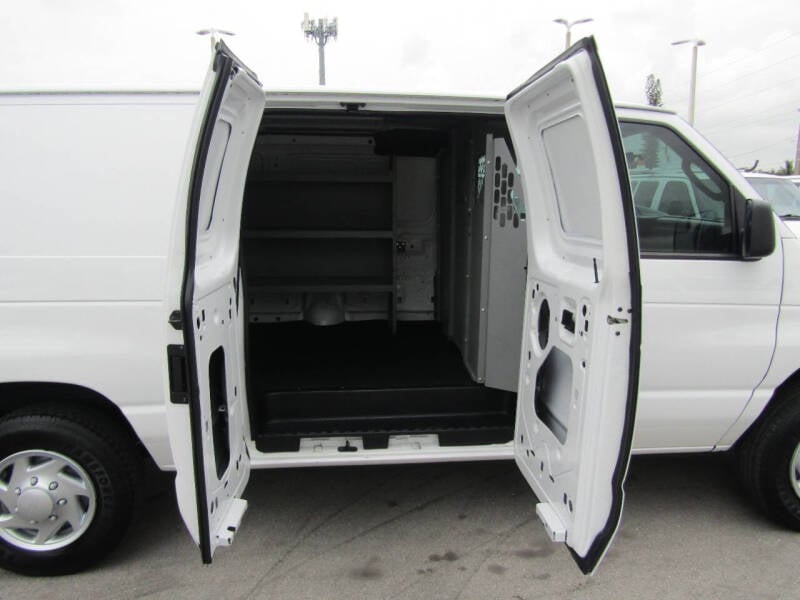 2014 Ford E-Series Econoline Van Commercial photo 9