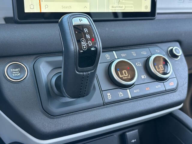 2023 Land Rover Defender 29