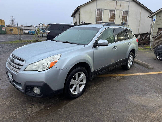 2013 Subaru Outback Premium's photo