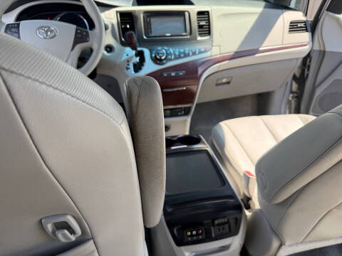 2012 Toyota Sienna XLE 8-Passenger