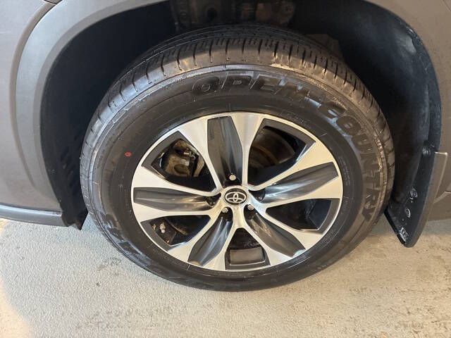 2023 Toyota Highlander Hybrid XLE