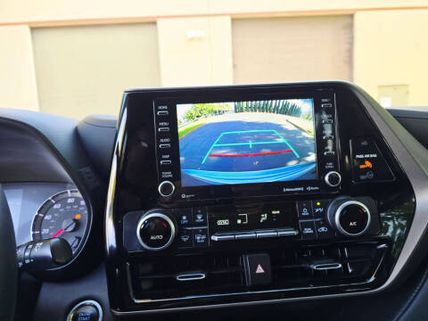 2020 Toyota Highlander LE