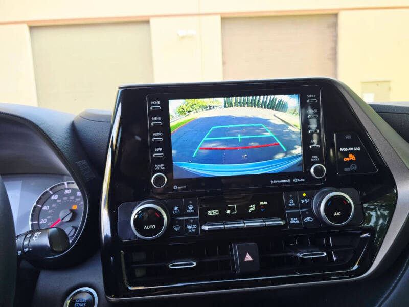 2020 Toyota Highlander LE