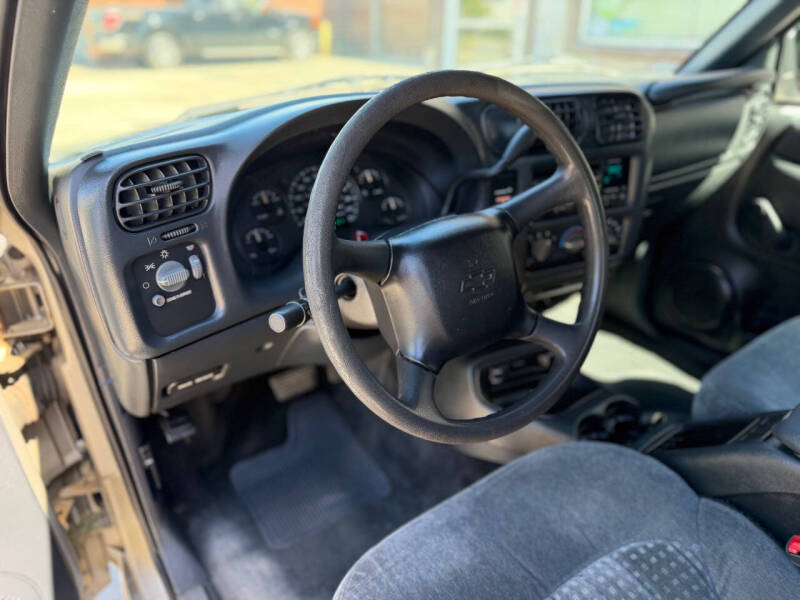 2000 Chevrolet S-10 LS