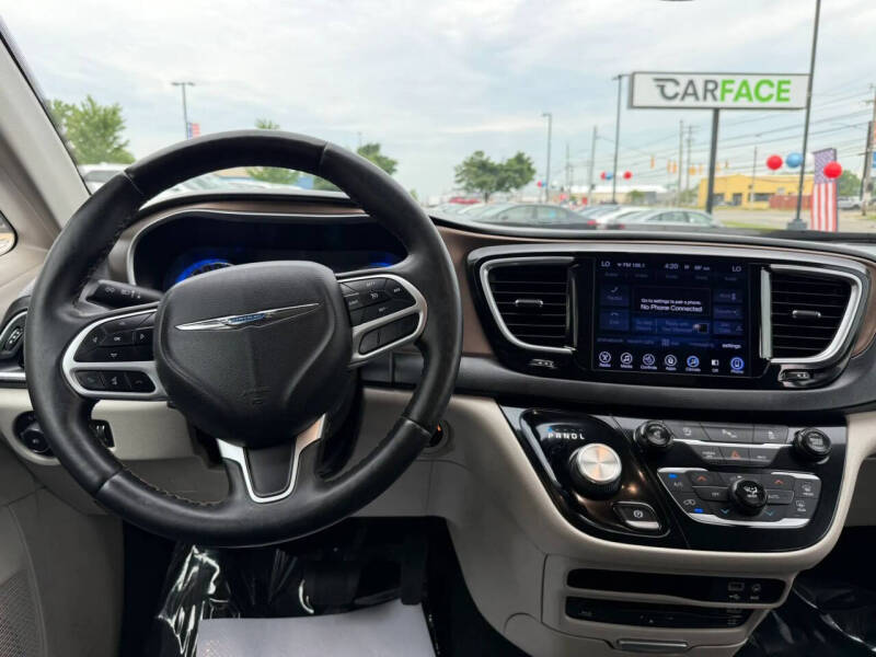 2017 Chrysler Pacifica Touring-L Plus