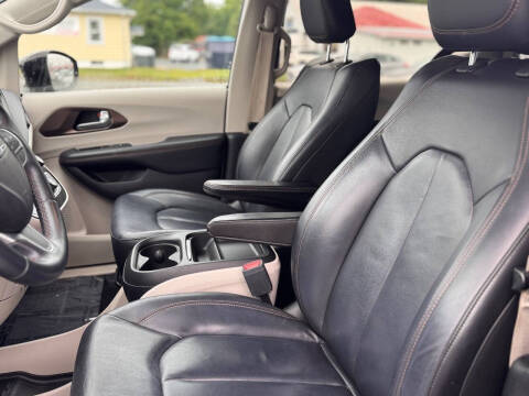2017 Chrysler Pacifica Touring-L