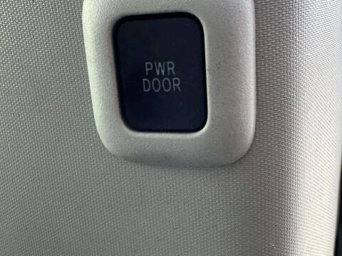 2013 Toyota Sienna LE 8-Passenger