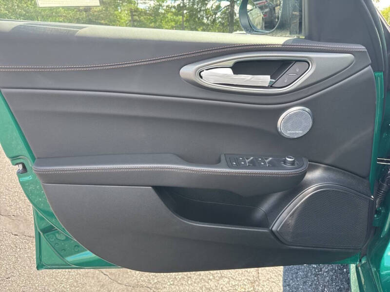 2025 Alfa Romeo Giulia Intensa