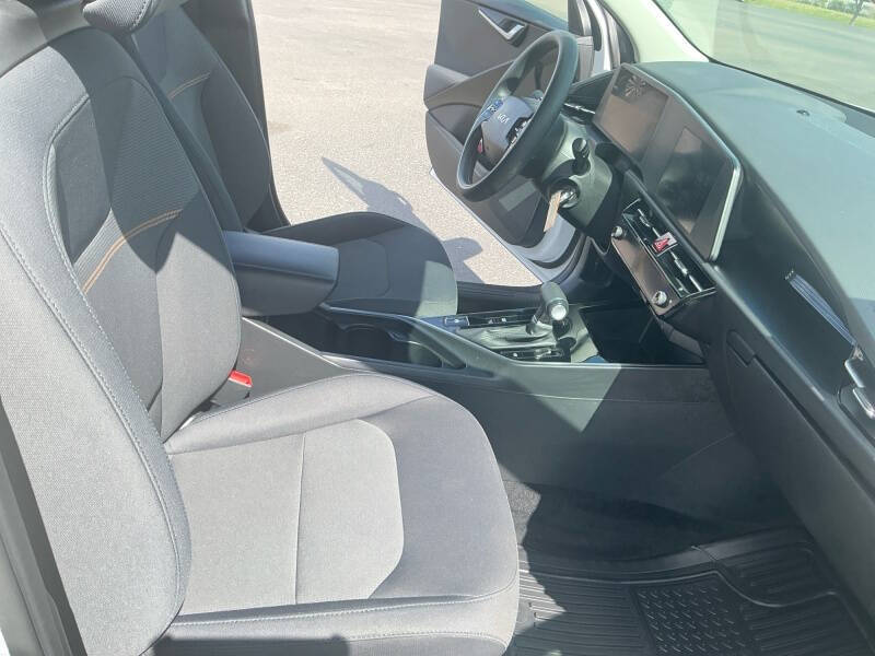 2023 Kia Niro LX