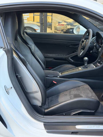 2016 Porsche Cayman GT4