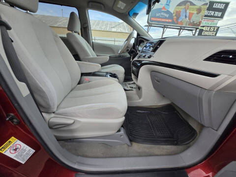 2012 Toyota Sienna LE 7-Passenger Auto Access Seat