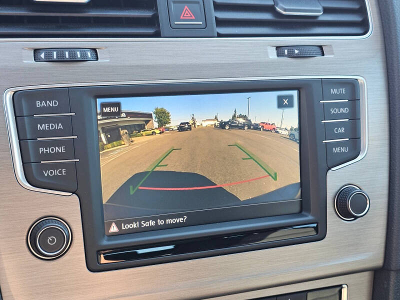 2017 Volkswagen Golf SportWagen