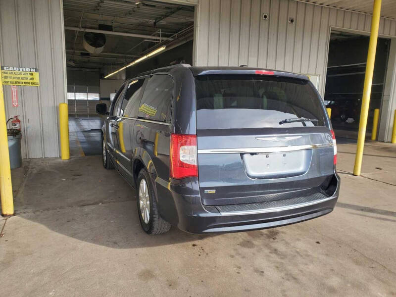2014 Chrysler Town and Country Touring