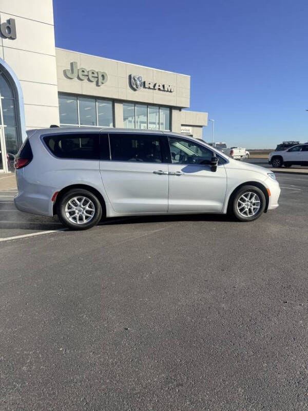 2024 Chrysler Pacifica Touring L