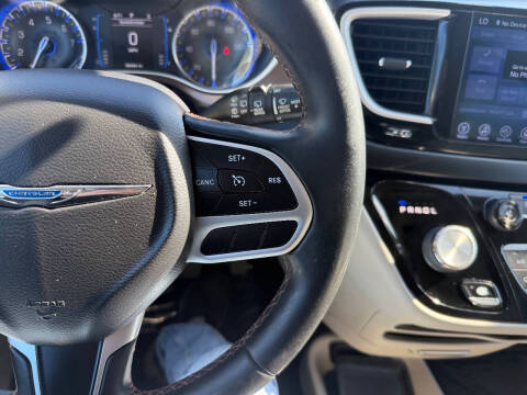 2017 Chrysler Pacifica Touring-L