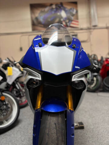 2015 Yamaha YZF-R1