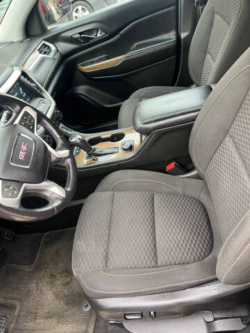2017 GMC Acadia SLE-2