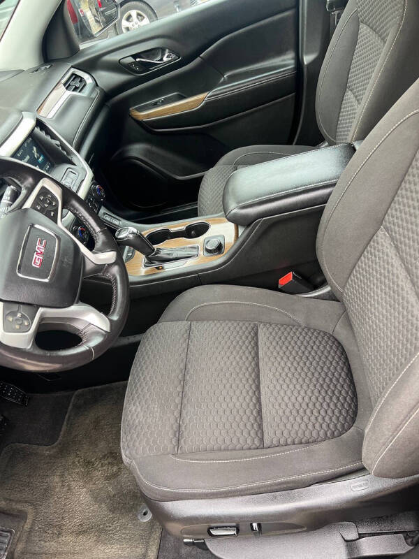 2017 GMC Acadia SLE-2