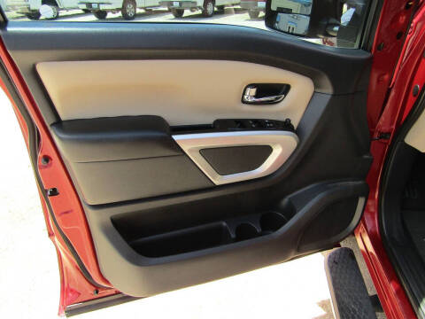 2017 Nissan Titan SV