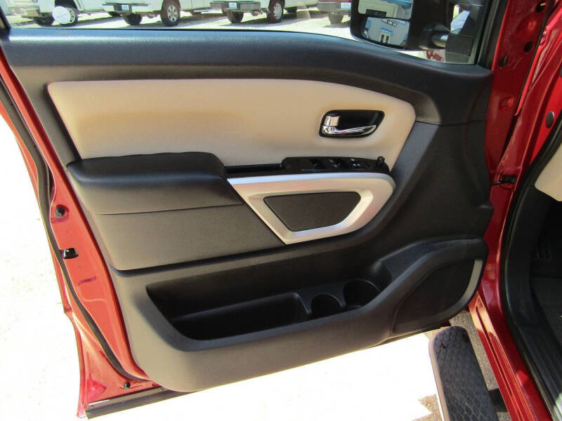 2017 Nissan Titan SV