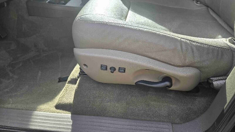 2006 Mitsubishi Raider XLS
