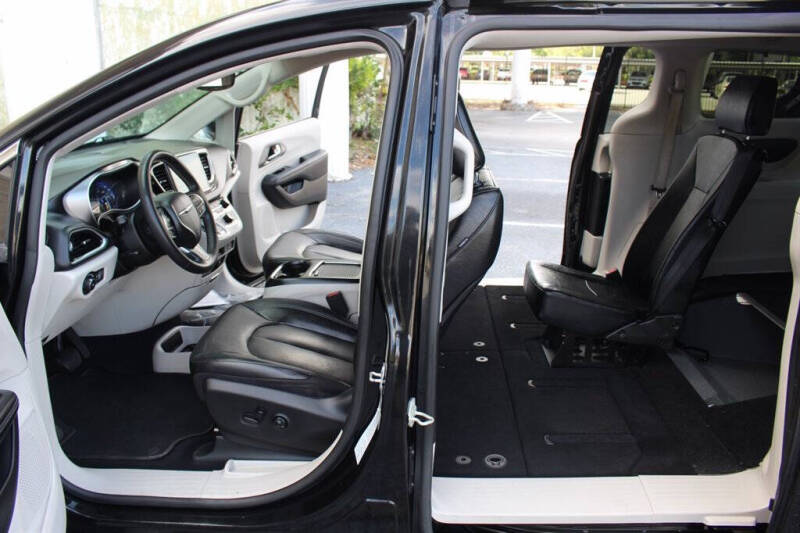 2022 Chrysler Pacifica Touring L