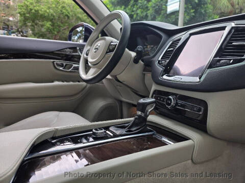 2016 Volvo XC90 T6 Momentum