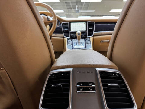 2015 Porsche Panamera 4