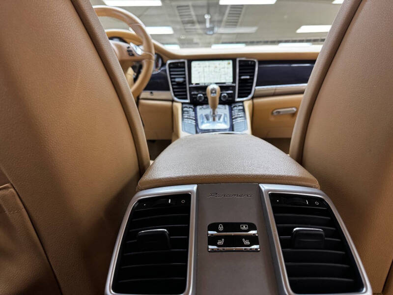 2015 Porsche Panamera 4