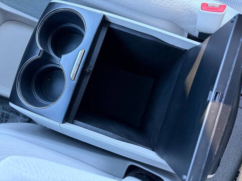 2012 Toyota Sienna LE 8-Passenger