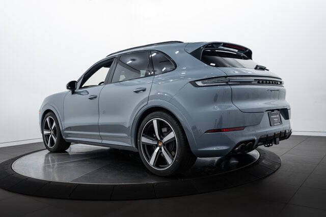 2025 Porsche Cayenne GTS