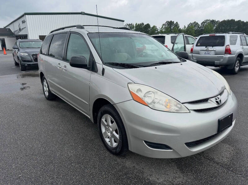 2009 Toyota Sienna LE 8-Passenger