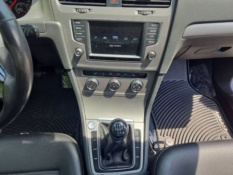 2017 Volkswagen Golf TSI S
