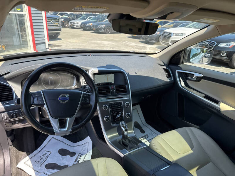 2016 Volvo XC60 T6 Drive-E